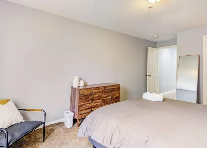 Spacious Suite In Deanwood + Free Parking